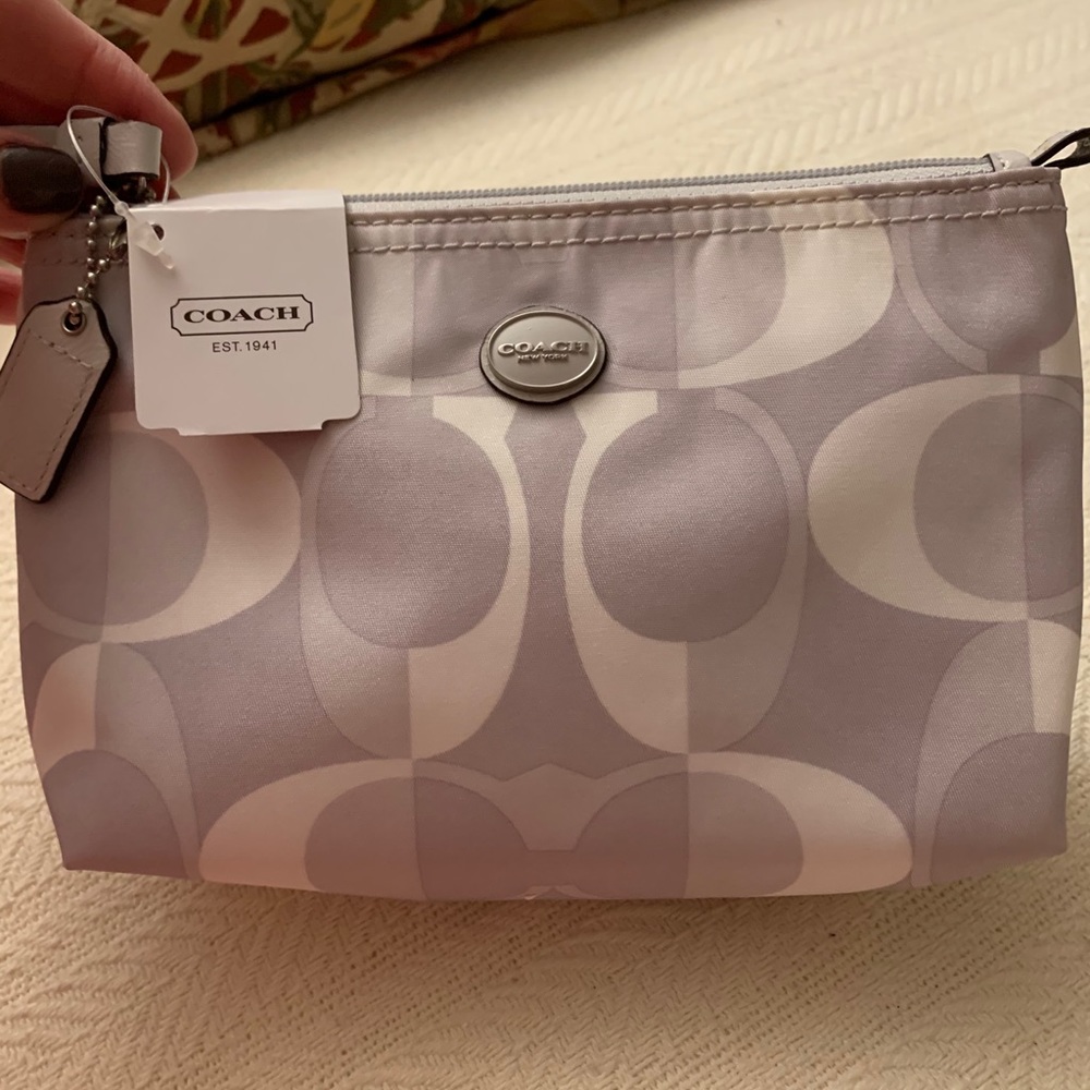 🤍Coach Nylon Signature Makeup Bag/Clutch (NWT!)🤍